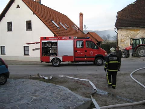 Požar kozolca 12.3.2009 Foto: PGD Postojna, Gantar S., Matičič T. – fotografija 7