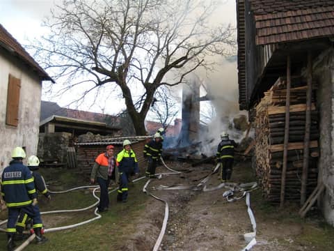 Požar kozolca 12.3.2009 Foto: PGD Postojna, Gantar S., Matičič T. – fotografija 17