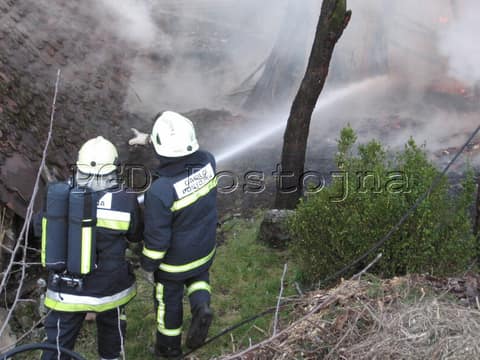 Požar kozolca 12.3.2009 Foto: PGD Postojna, Gantar S., Matičič T. – fotografija 33