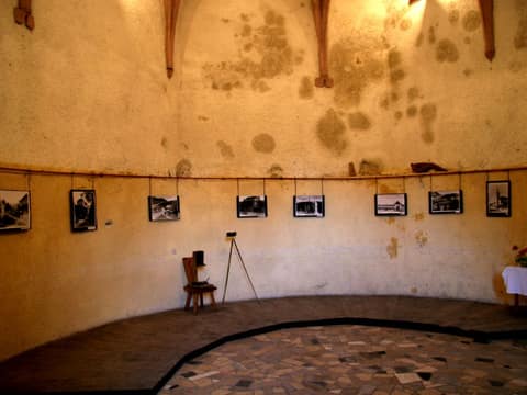 Ravbarjev večer 2006 (Kulturno umetniški Ravbarjev večer se je odvijal 10.6.2006, pred ter v Ravbarjevem stolpu. [foto: Miro Kolar]) – fotografija 1