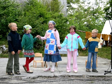Ravbarjev večer 2006 (Kulturno umetniški Ravbarjev večer se je odvijal 10.6.2006, pred ter v Ravbarjevem stolpu. [foto: Miro Kolar]) – fotografija 10