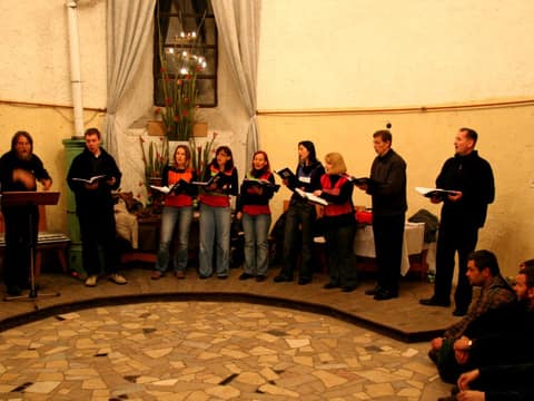 Ravbarjev večer 2006 (Kulturno umetniški Ravbarjev večer se je odvijal 10.6.2006, pred ter v Ravbarjevem stolpu. [foto: Miro Kolar]) – fotografija 20